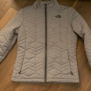 Cozy NorthFace Gray Puffer Jacket